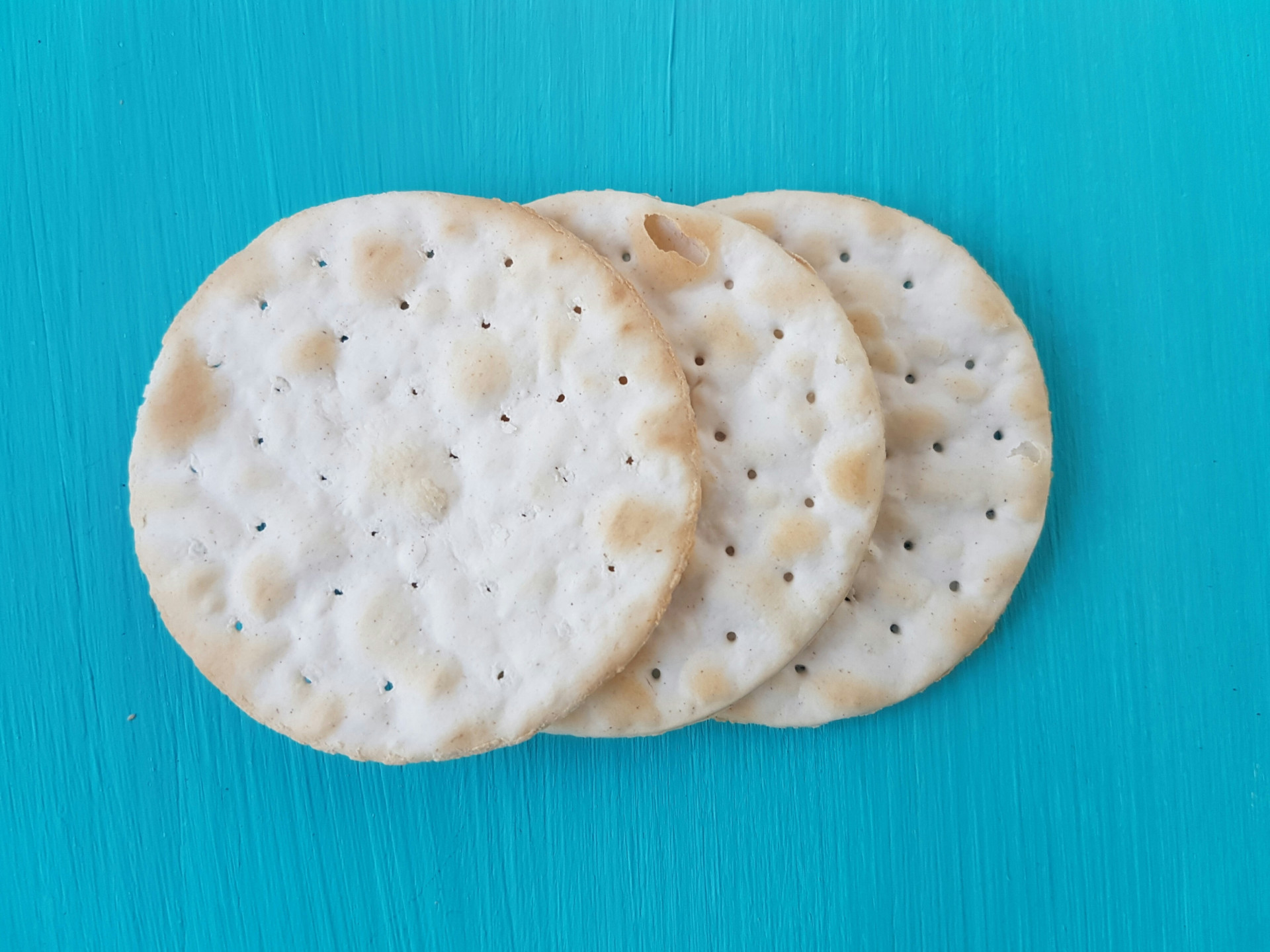 carr-s-large-water-biscuits-200g-albion-fine-foods